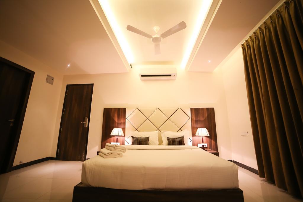 Meghdoot Hotel & Resort Ujjain Exterior foto